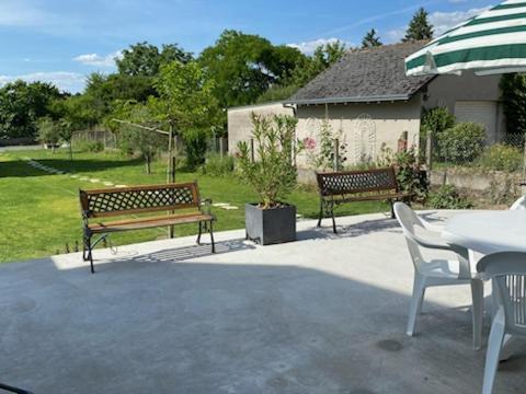 Gite Au Bord Du Cher "La Mesange Verte" Savonnières Buitenkant foto